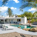 Sprawling Home With Heated Pool,Pickleball,Games Galore