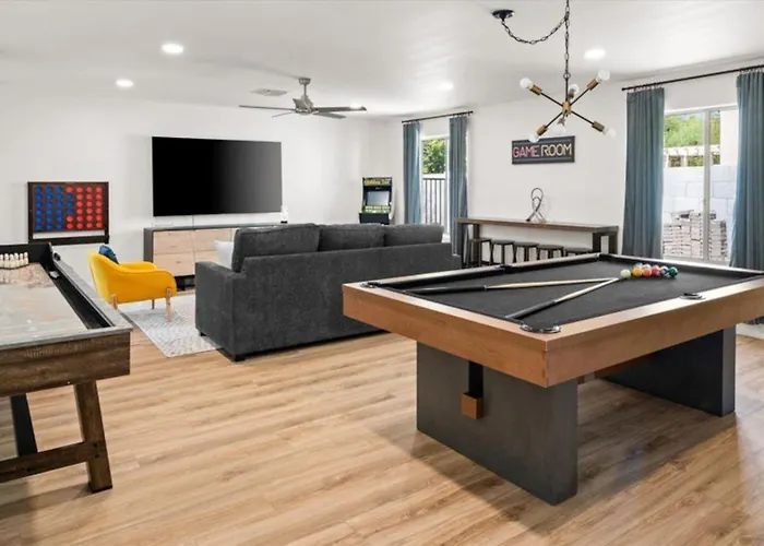 Sprawling Home With Heated Pool,Pickleball,Games Galore