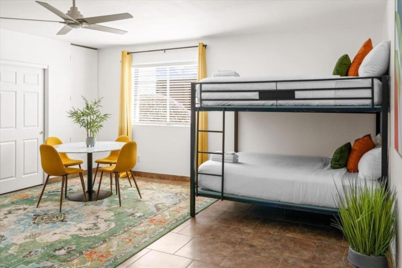 Sprawling With Heated Pool,pickleball,games Galore *