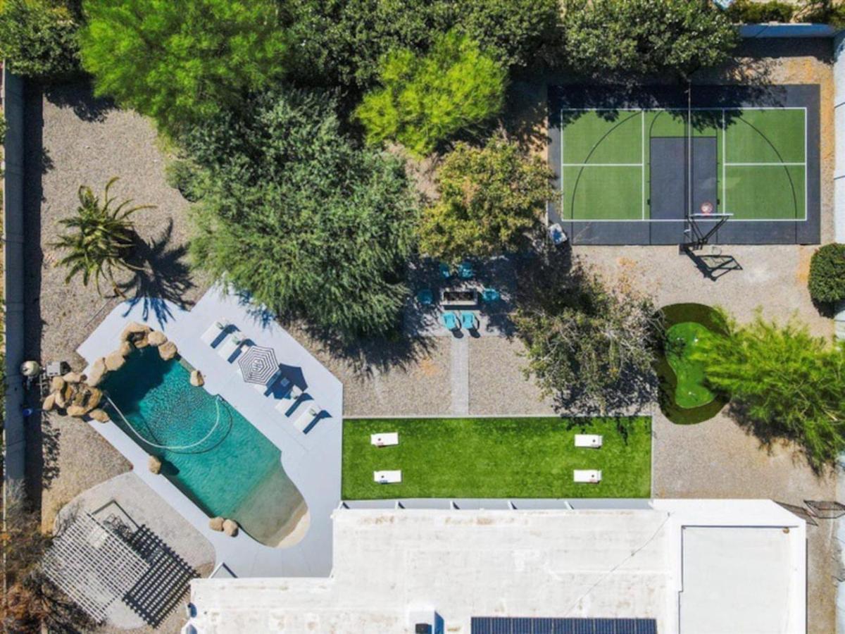Rumah liburan Sprawling With Heated Pool,pickleball,games Galore Phoenix