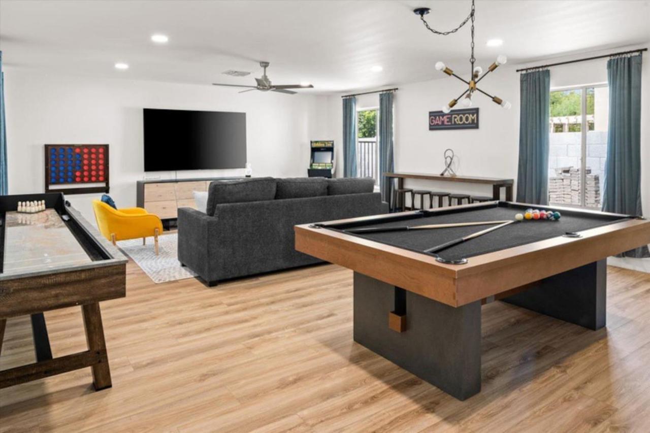 Sprawling With Heated Pool,pickleball,games Galore *